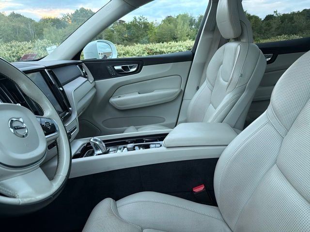 Used 2018 White Volvo T8 Inscription image 7
