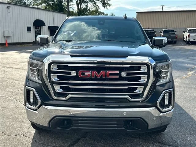 Used 2019 Black GMC SLT image 4