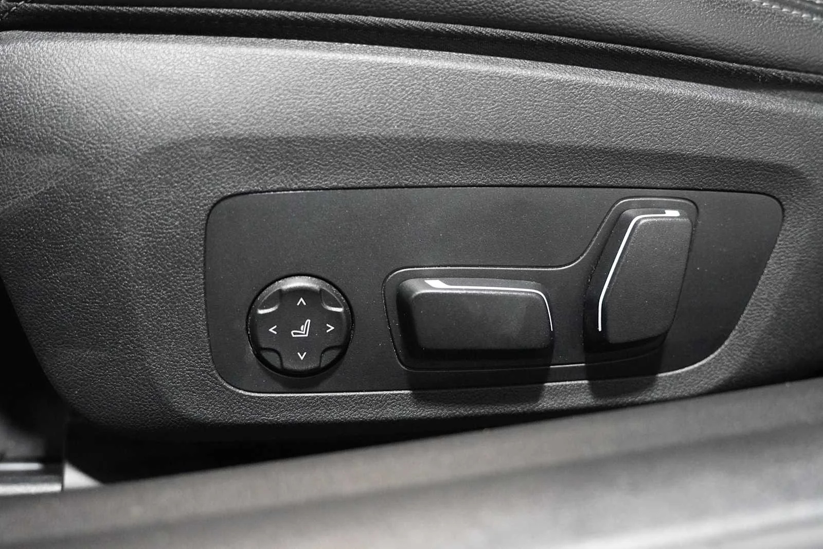 Used 2026 Black Sapphire Metallic BMW 430i image 13