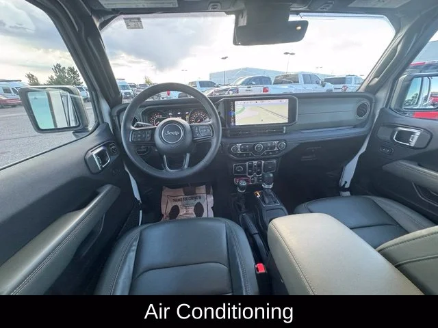 Used 2025 White Jeep Mojave image 21