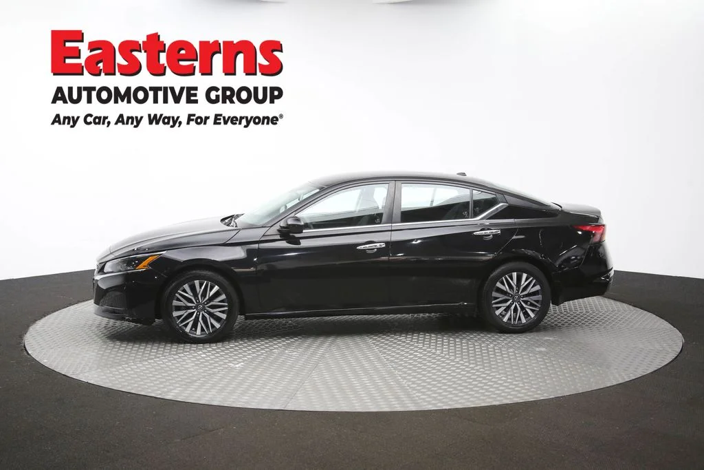 Used 2023 Black Nissan 2.5 SV image 59