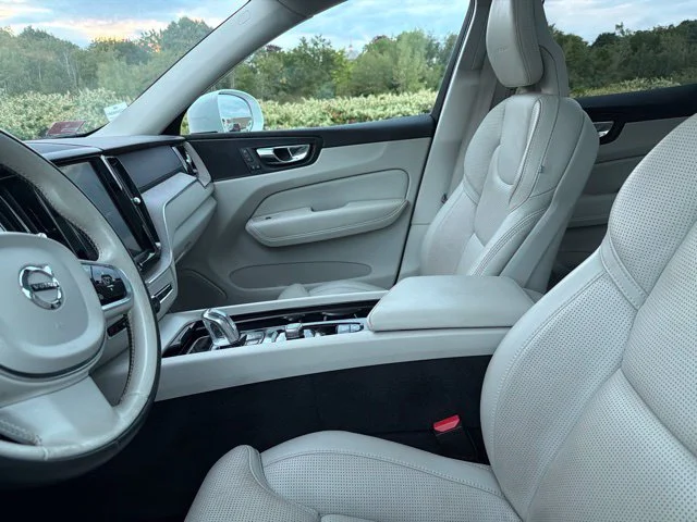 Used 2018 White Volvo T8 Inscription image 7