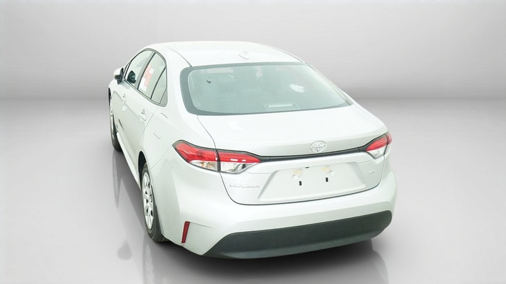 New 2027 Classic Silver Metallic Toyota LE image 13