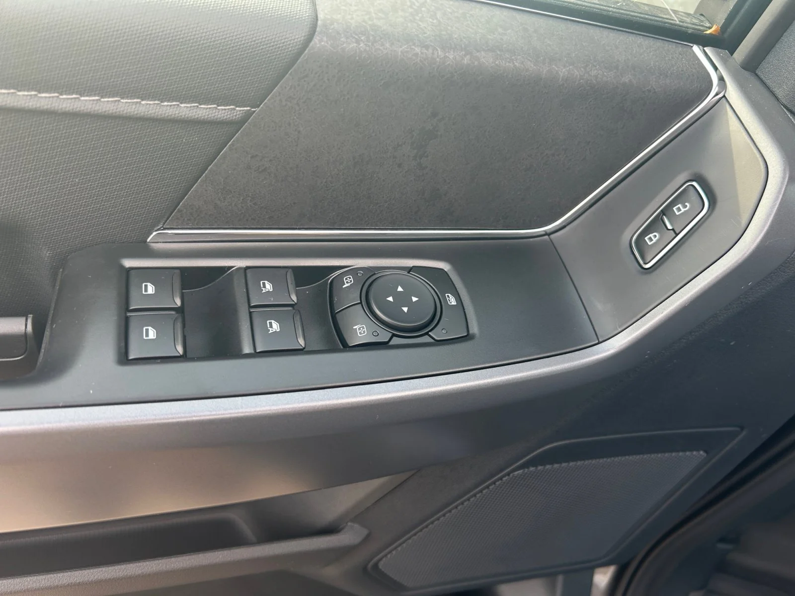 New 2026 Carbonized Grey Metallic Ford XLT image 17