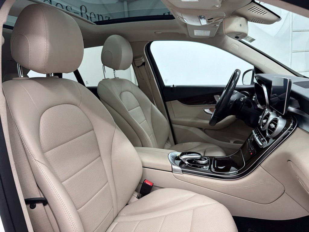 Used 2016 White Mercedes-Benz GLC 300 image 31