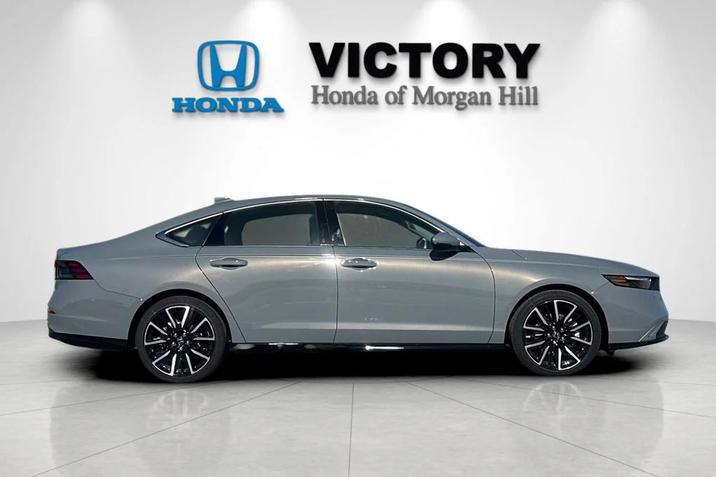 New 2026 Urban Gray Pearl Honda Touring image 3