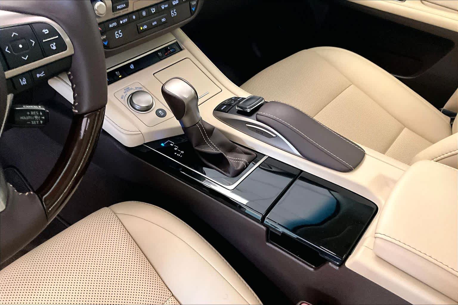 Used 2018 Atomic Silver Lexus  image 14