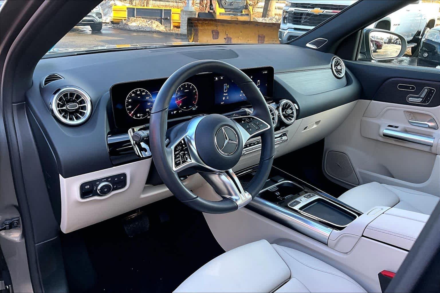 New 2026 Mountain Grey Metallic Mercedes-Benz GLA 250 image 17