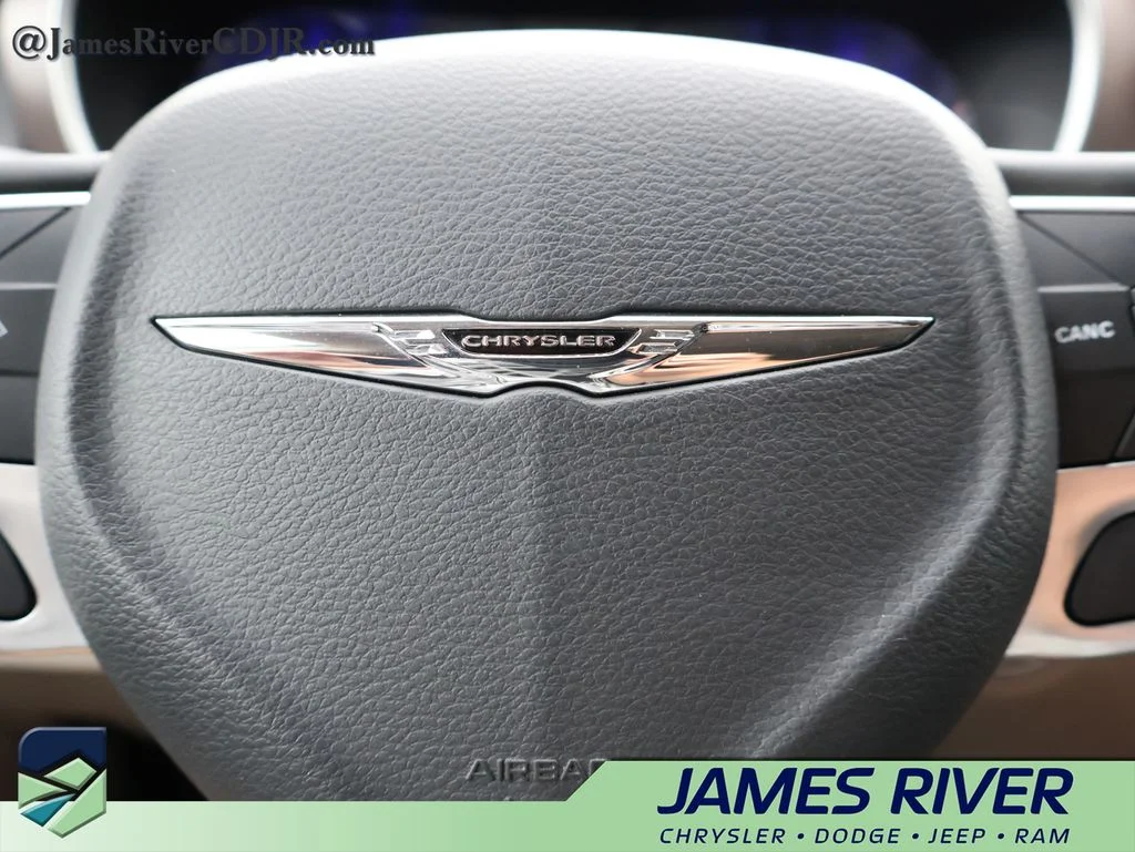 Used 2023 White Chrysler LX image 27