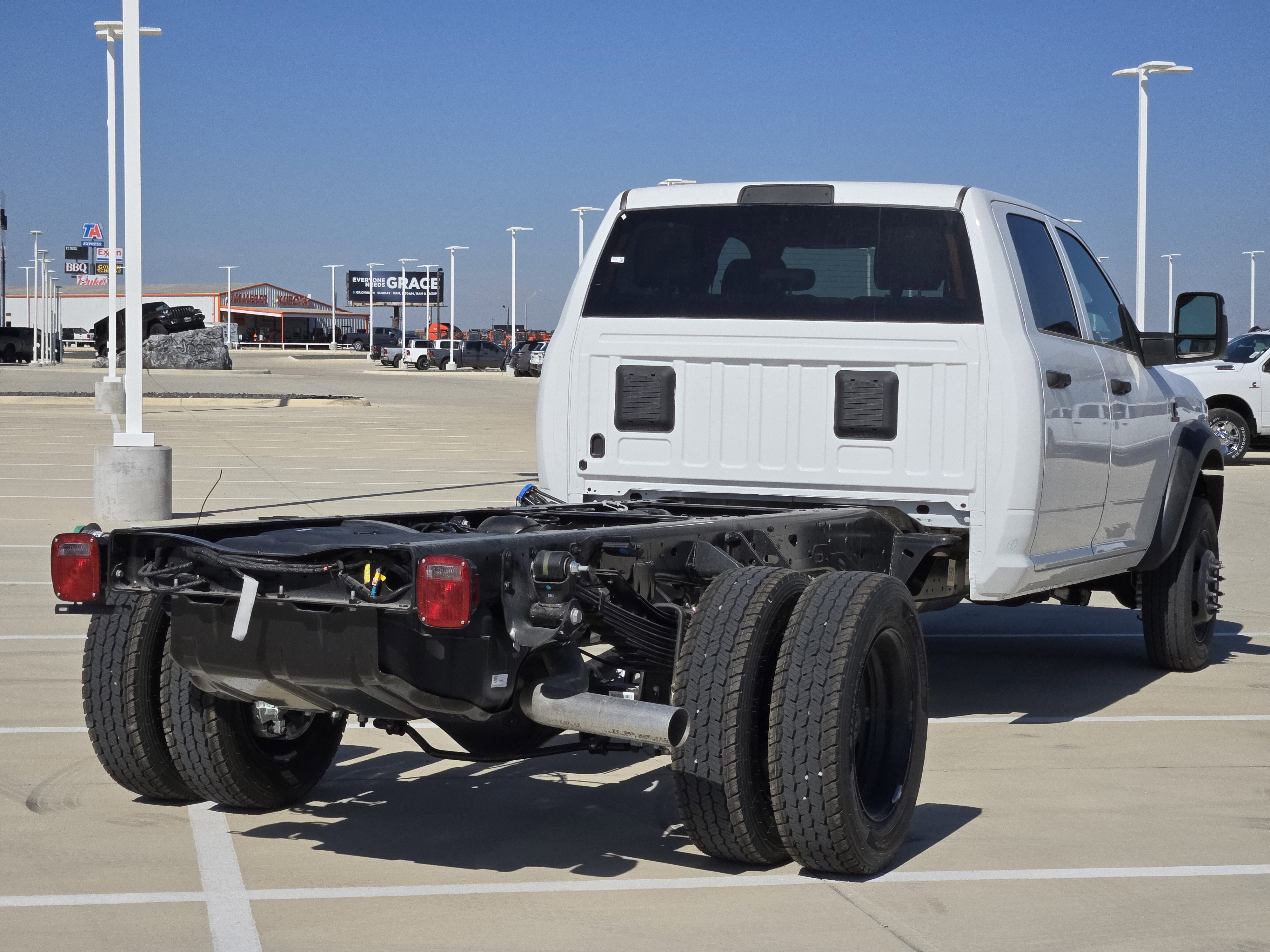 New 2026 Bright White Clear-Coat Exterior Paint RAM Tradesman image 5