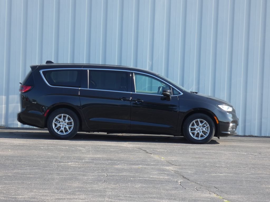 Used 2023 Chrysler Pacifica Touring L with VIN 2C4RC1BG7PR593886 for sale in Kansas City