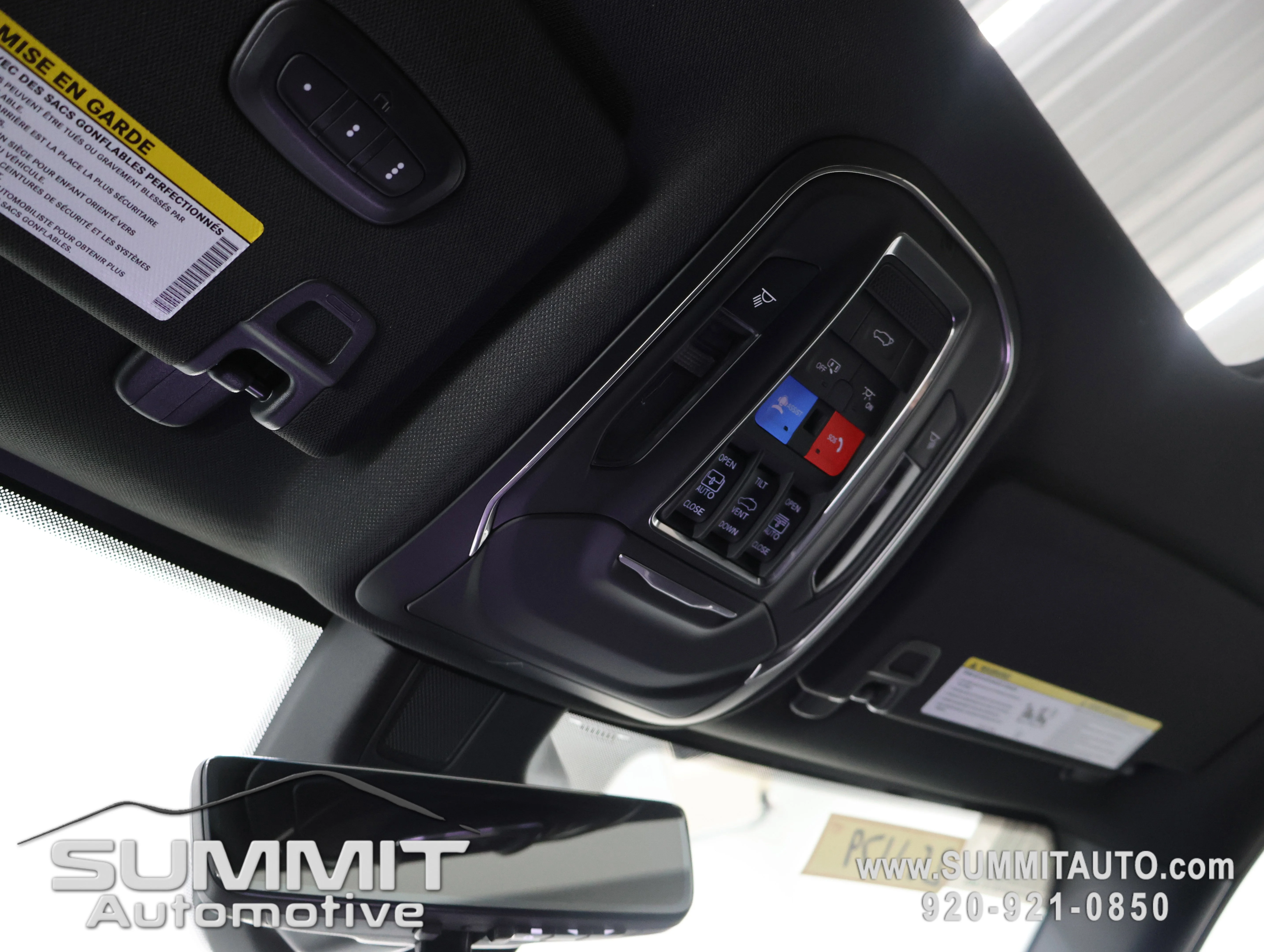 New 2025 Diamond Black Crystal Pearl-Coat Exterior Paint Jeep Limited image 11