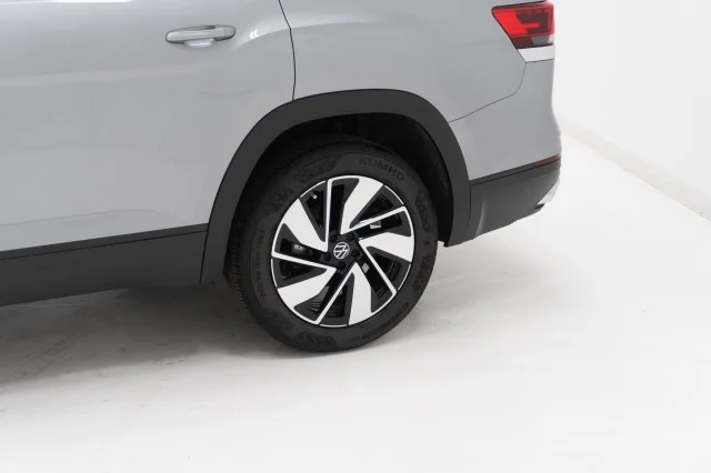 2026 Volkswagen Atlas SE w/Tech - Photo 12