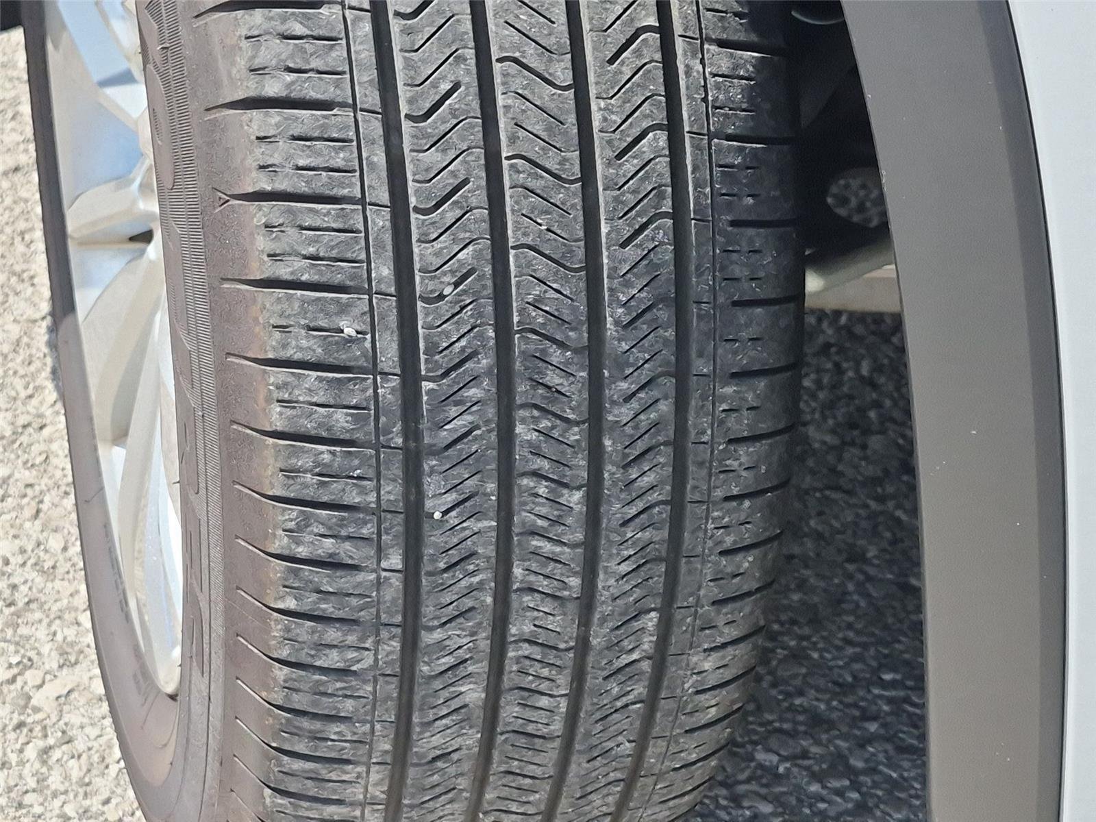 Used 2025 White Diamond Mitsubishi ES image 13