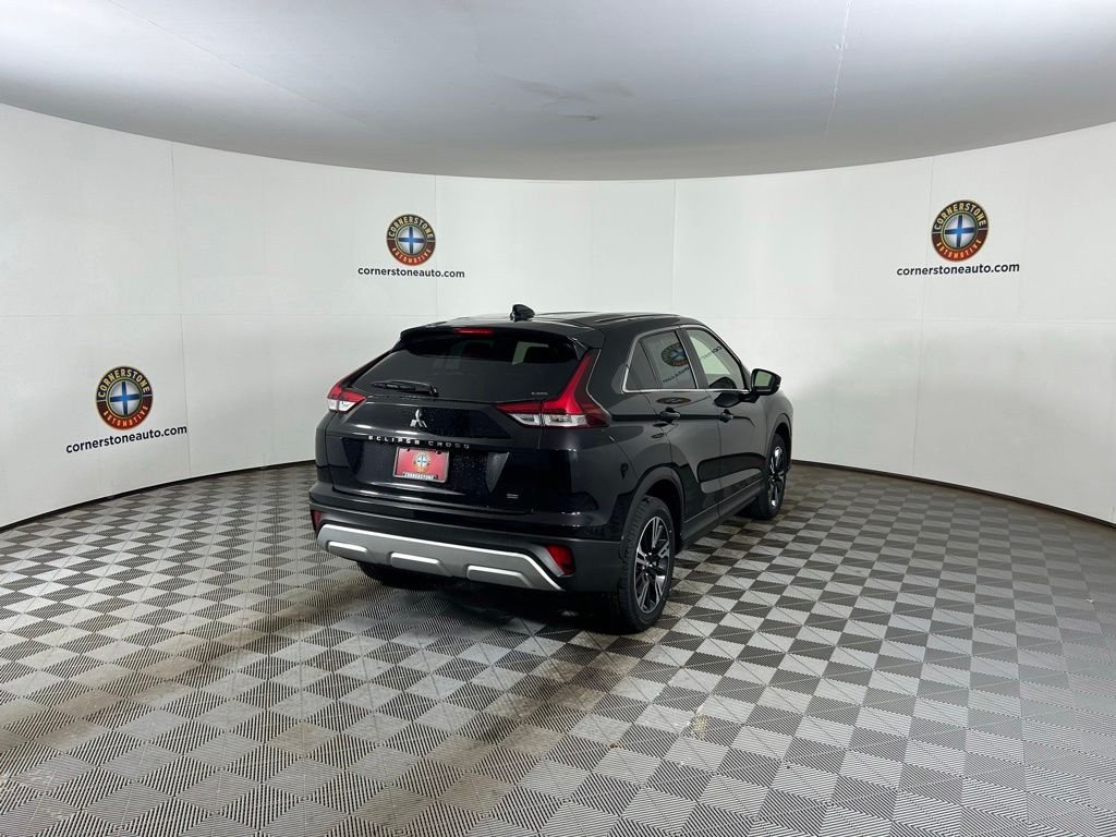 Used 2024 Silver Mitsubishi SE image 18