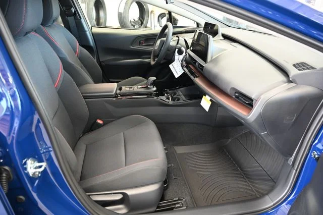 2026 Toyota Prius Plug-in Hybrid SE - Photo 11