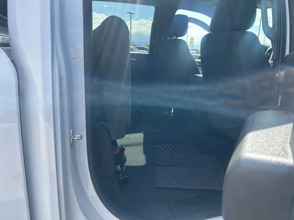 Used 2025 White Chevrolet Custom image 23