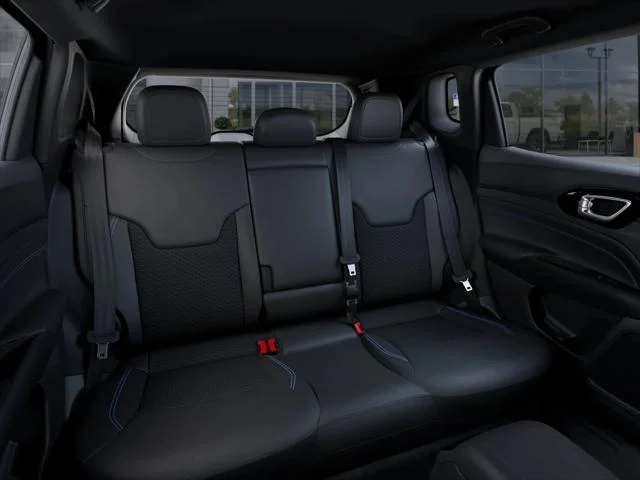 New 2026 Diamond Black Crystal Pearl-Coat Exterior Paint Jeep Latitude image 41