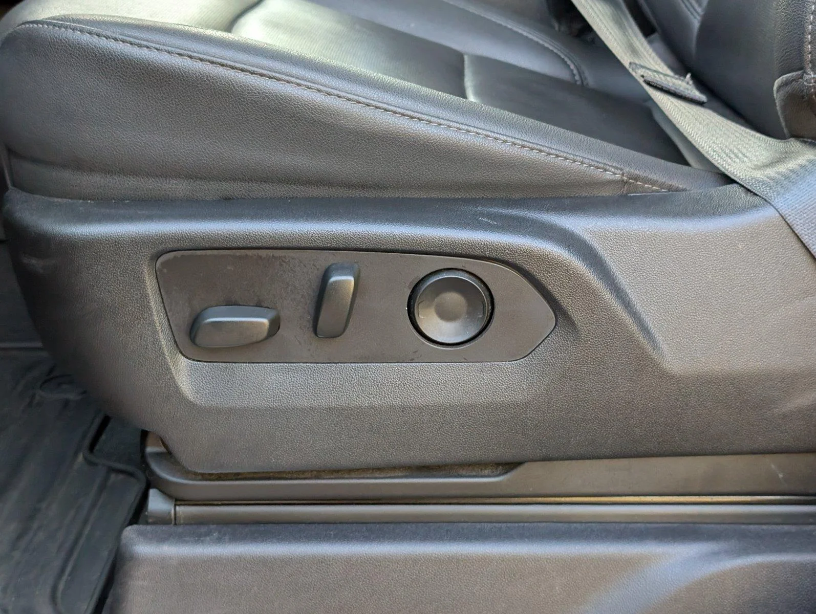Used 2025 Black Chevrolet LTZ image 19