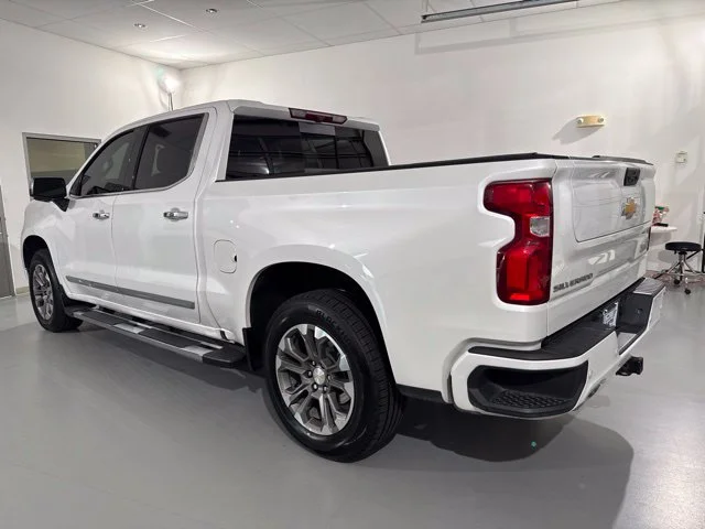 Used 2024 Beige Chevrolet High Country image 5