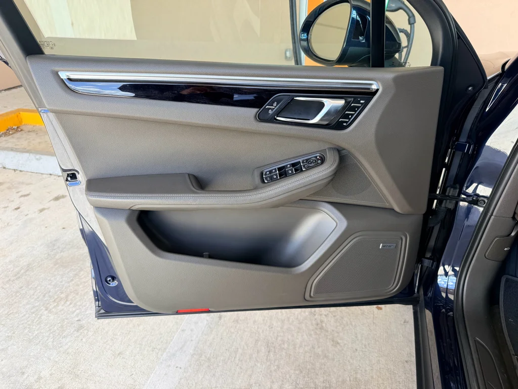 Used 2019 Night Blue Metallic Porsche Base image 10