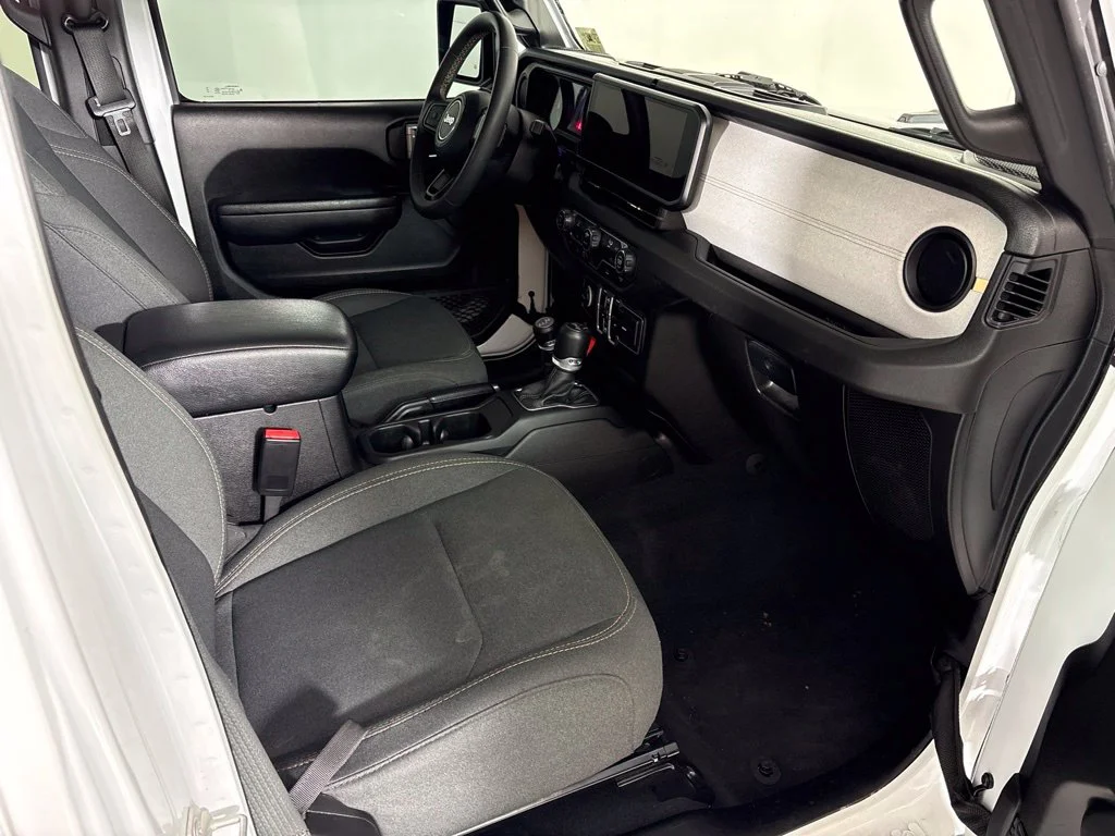 Used 2024 White Jeep Sport S image 17