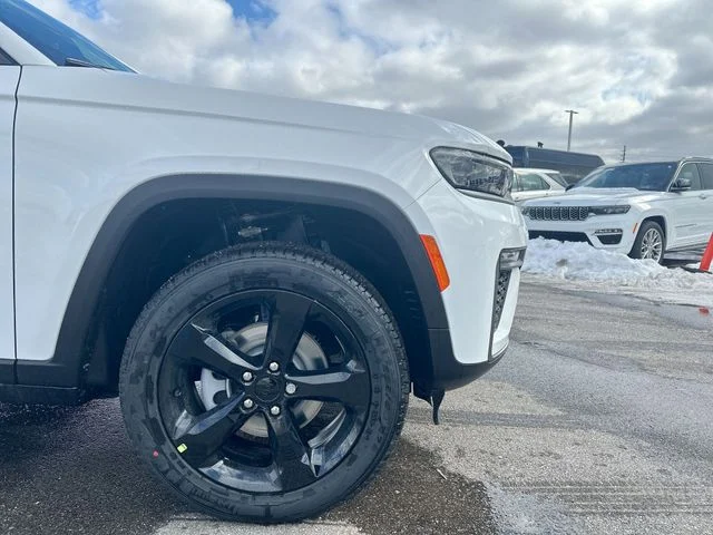 New 2026 Bright White Clear-Coat Exterior Paint Jeep Limited image 12
