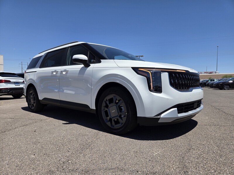 New 2026 Snow White Pearl Kia EX image 2