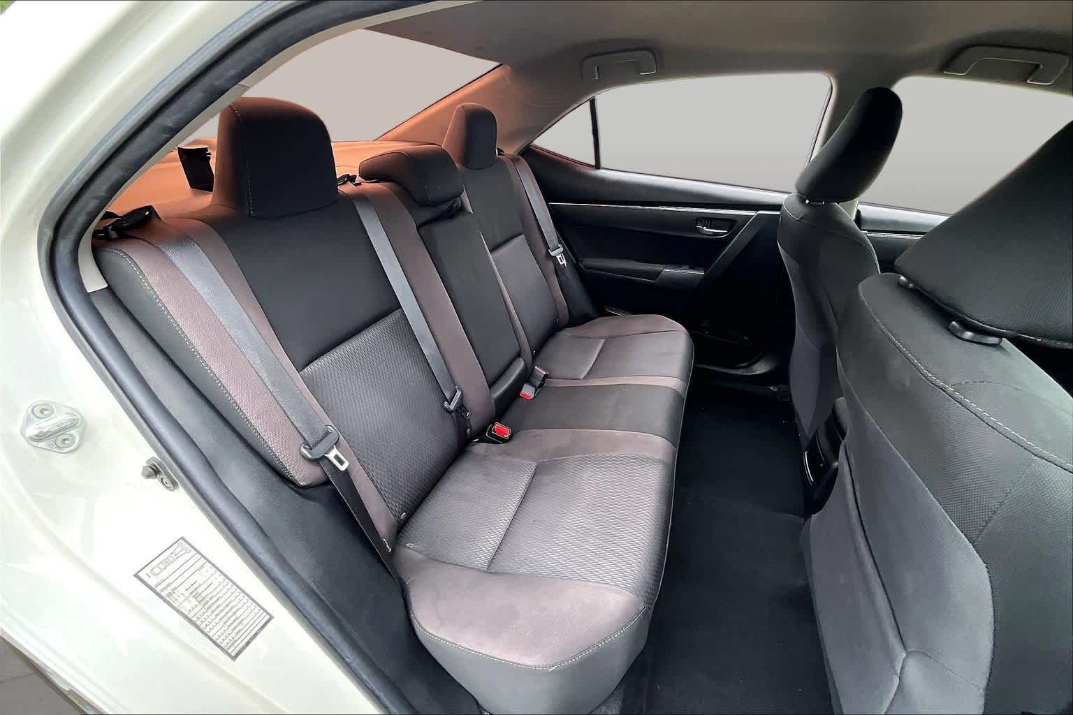 Used 2018 Super White Toyota LE image 18