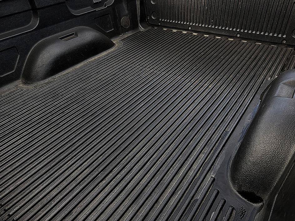 Used 2010 Sheer Silver Metallic Chevrolet LT image 8
