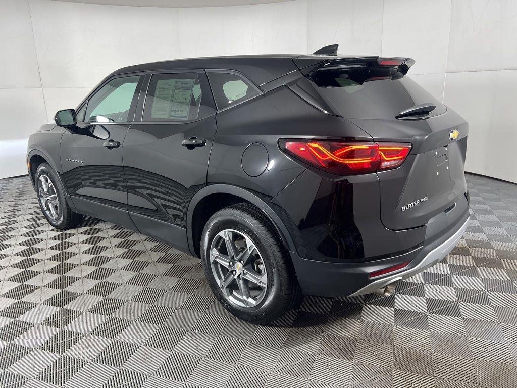 Used 2023 Black Chevrolet LT image 4