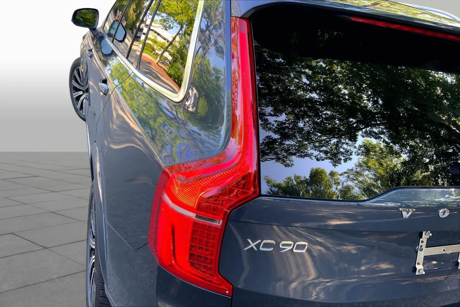 Used 2024 Denim Blue Metallic Volvo Core Bright Theme image 27