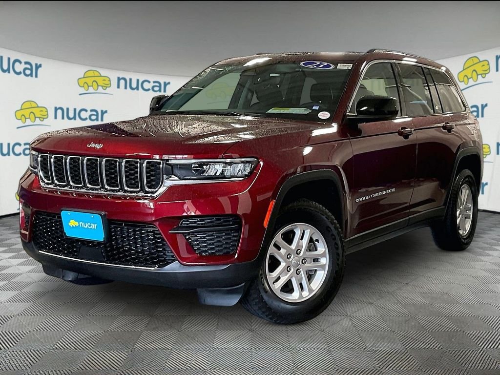 Used 2023 Red Jeep Laredo image 3