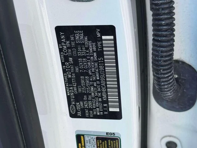 Used 2025 White Hyundai SEL image 22