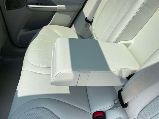 Certified Used 2025 White Mercedes-Benz 350 SUV image 13