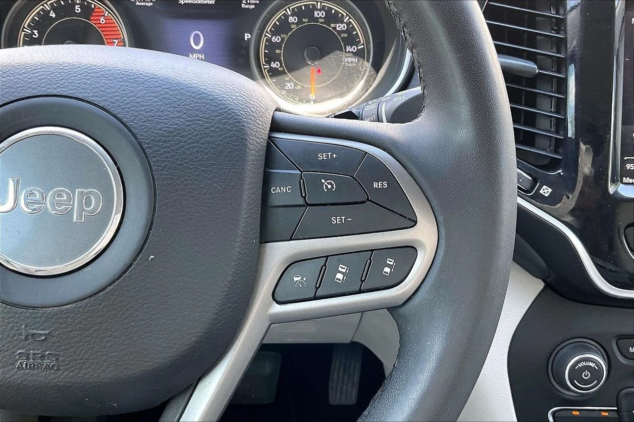 Used 2022 Blue Jeep Limited image 31
