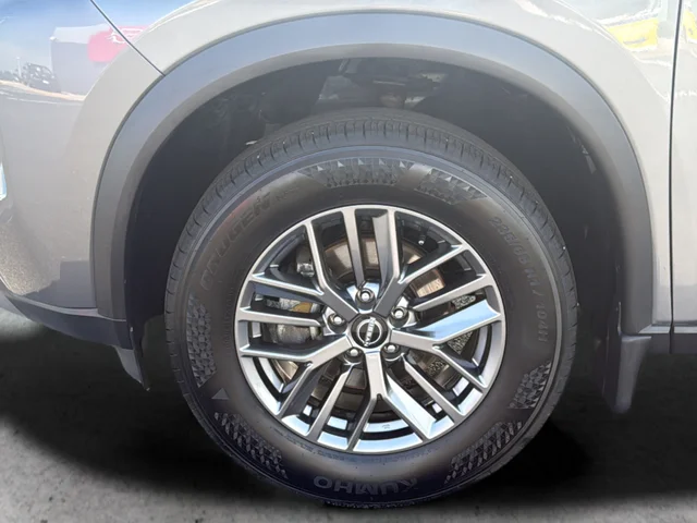 Used 2023 Gray Nissan S image 9