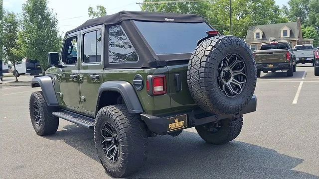 Used 2021 Green Jeep Sport Altitude 4x4 image 45