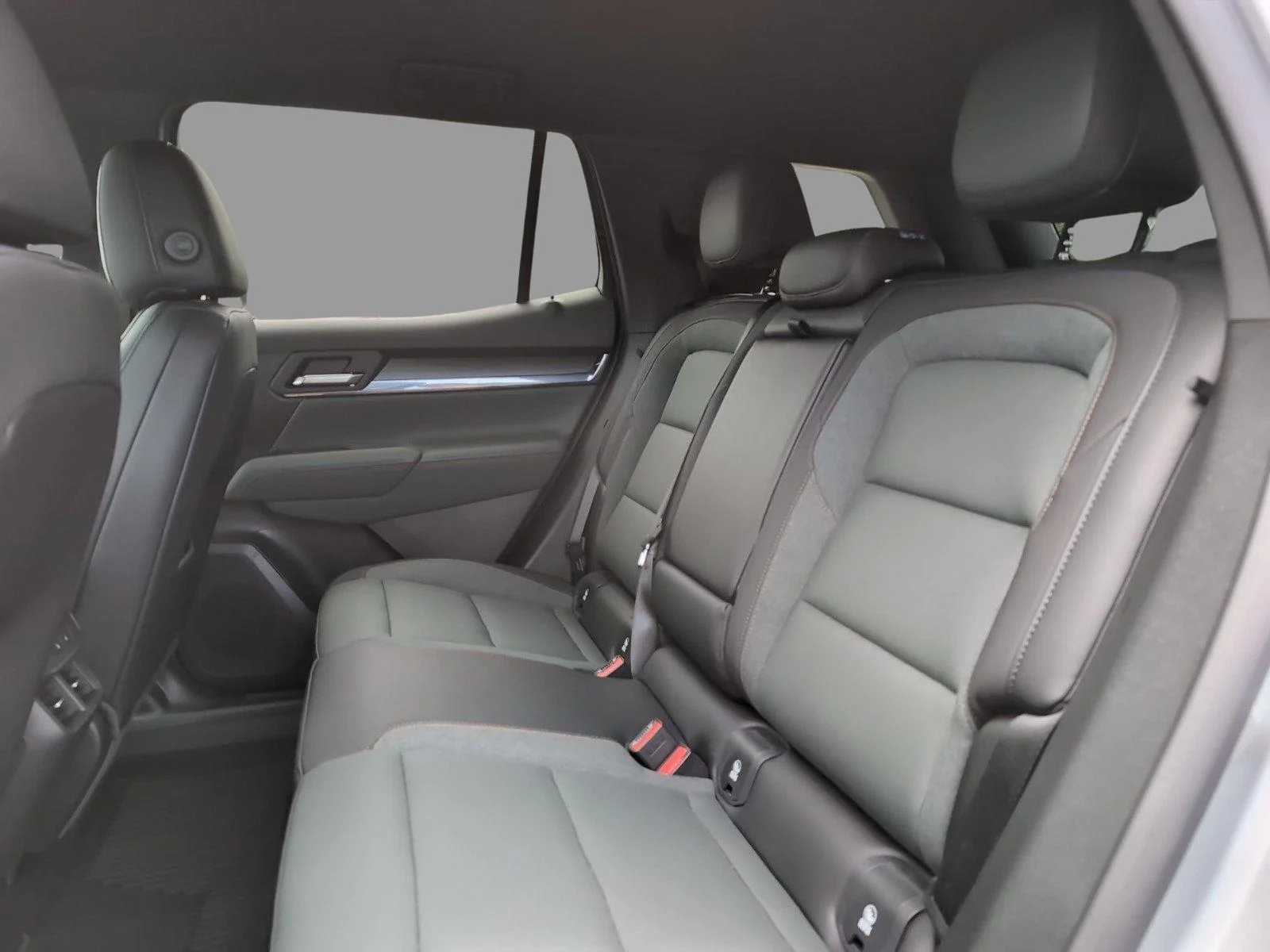 Used 2026 Sterling Metallic GMC AT4 image 35
