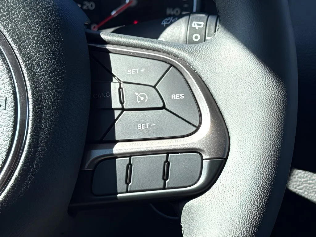 Used 2022 White Jeep Latitude image 15