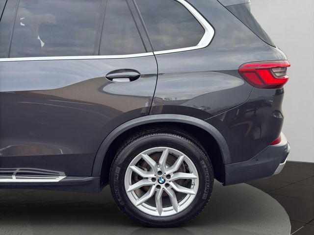 Used 2019 Dark Graphite Metallic BMW xDrive40i image 26
