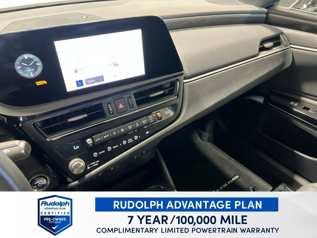 Used 2025 White Lexus 300h image 18