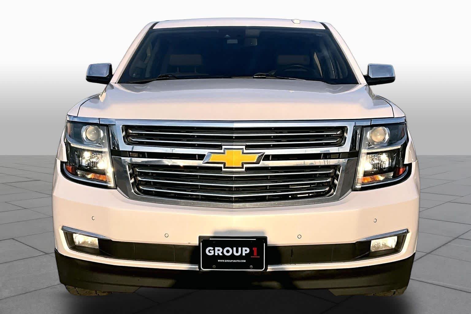 Used 2019 Iridescent Pearl Tricoat Chevrolet Premier image 4