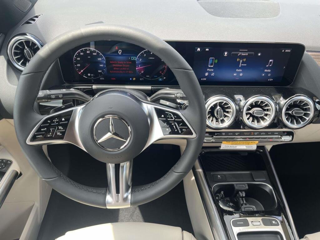 New 2026 Polar White Mercedes-Benz GLA 250 image 2