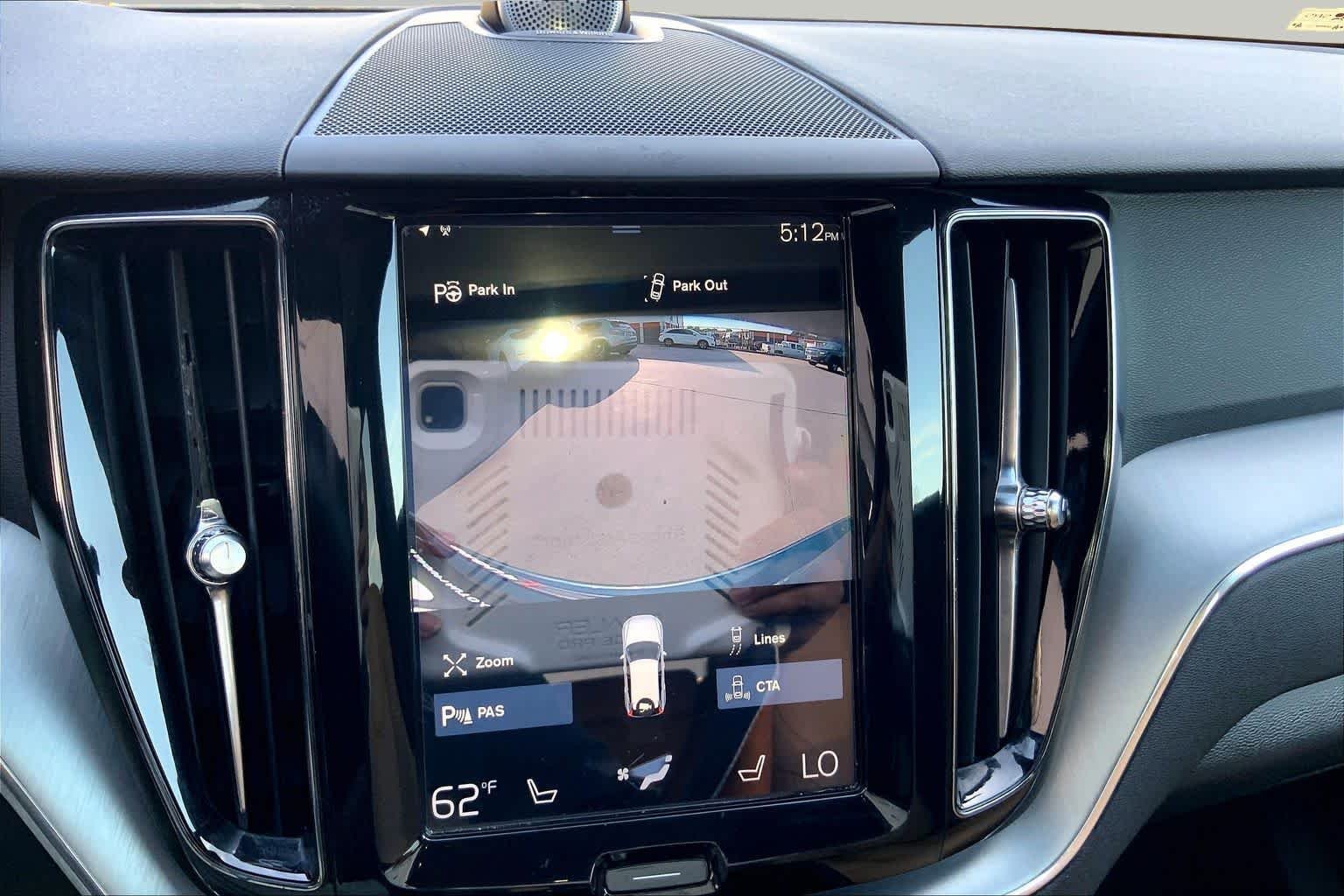 Used 2018 Denim Blue Metallic Volvo Momentum image 5