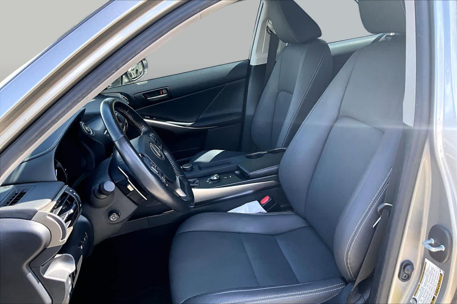 Used 2019 Atomic Silver Lexus  image 8