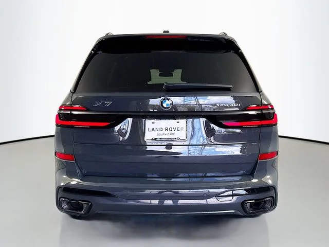 Used 2024 Gray BMW xDrive40i image 6