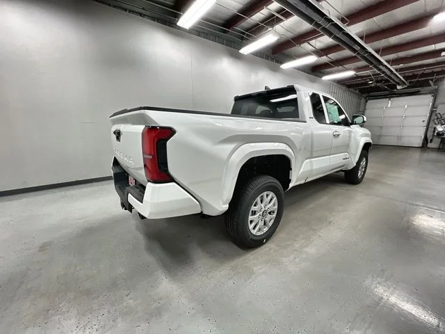 2026 Toyota Tacoma SR5 - Photo 8