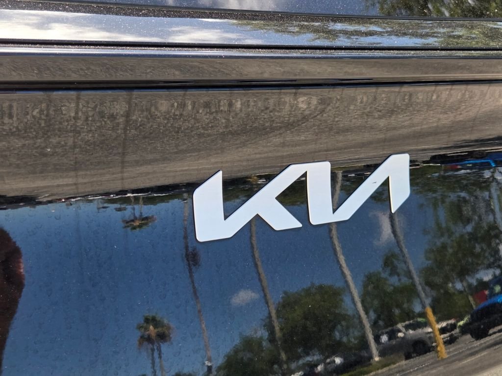 Used 2023 Black Kia X-Line image 11