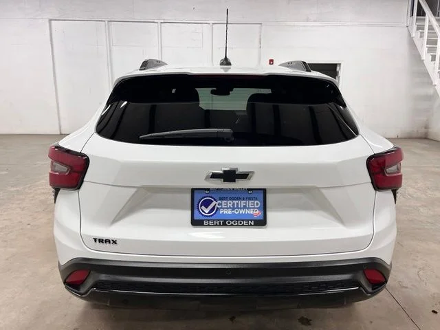 Used 2025 White Chevrolet 2RS image 6